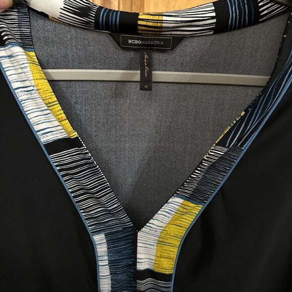 BCBGMaxazria Dress Vneck Shift Dress Size Medium Tribal Black - Picture 9 of 9